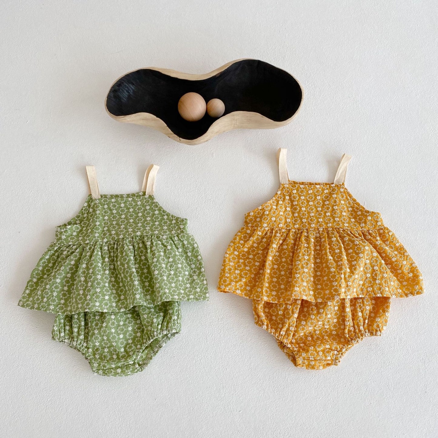 Two-piece Baby Girl Suit With Jacquard Blouse Suspenders Bread Pants